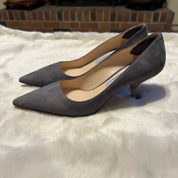 SOLD!!Sz 35.5 Prada Gray Suede Leather Pointy Toe Kitten Heels - Picture 4 of 15